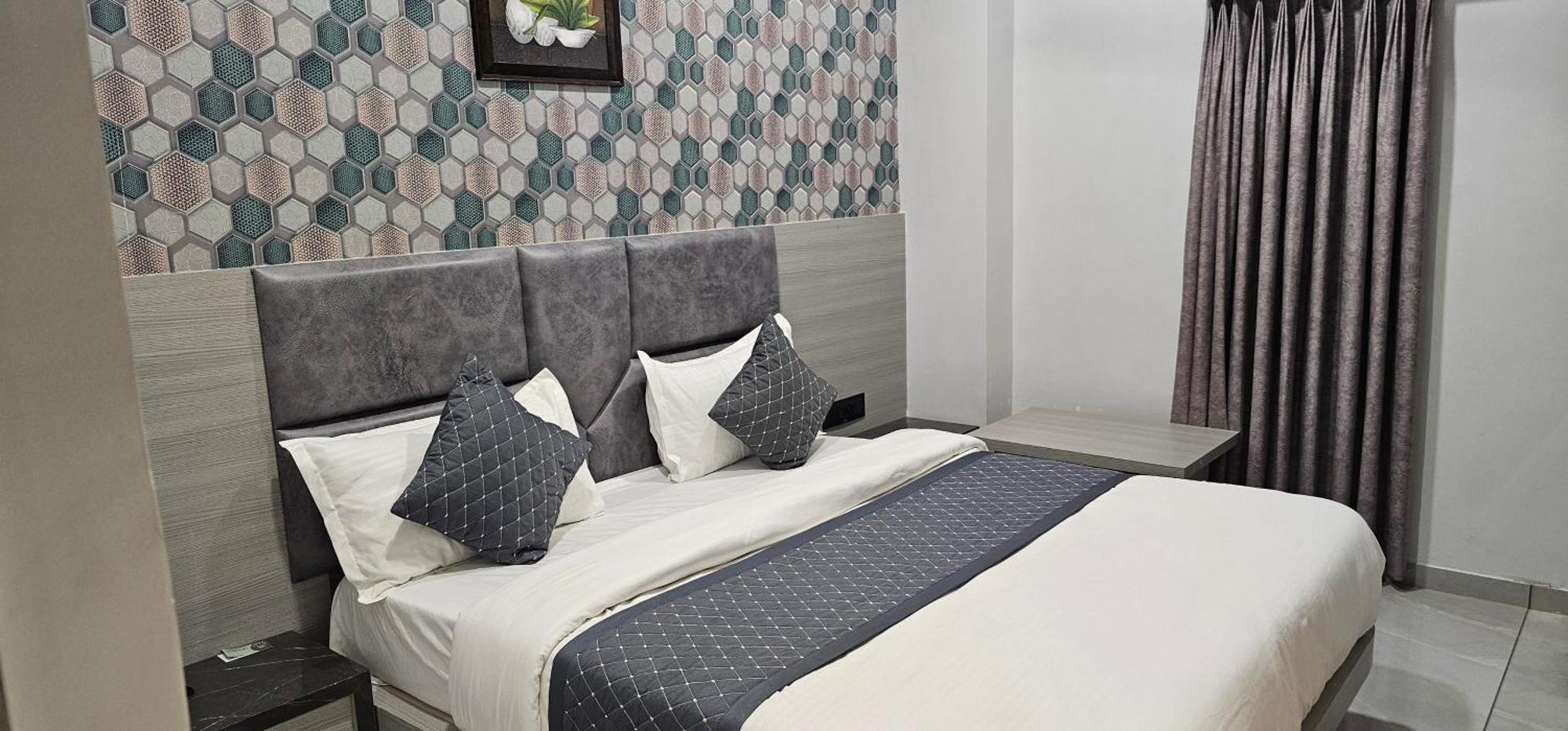 Hotel Allen Ahmedabad Exterior photo